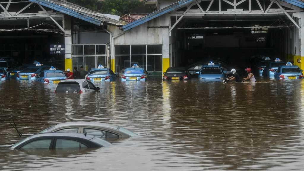 Foto Penampakan Kepungan Banjir di Jakarta dari Udara