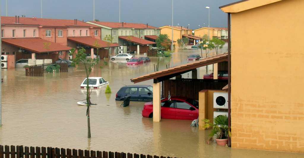 Bingung Bersihkan Rumah Bekas Terendam Banjir? Simak Tipsnya Berikut Ini!