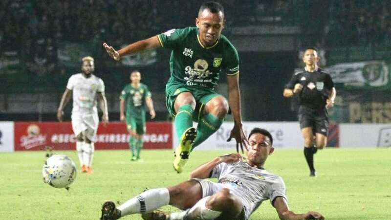 Irfan Jaya Pastikan Tetap Berseragam 'Bajul Ijo' Musim Depan