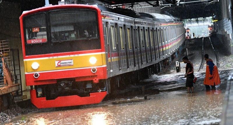 Sejumlah Rute KRL Terganggu Akibat Banjir