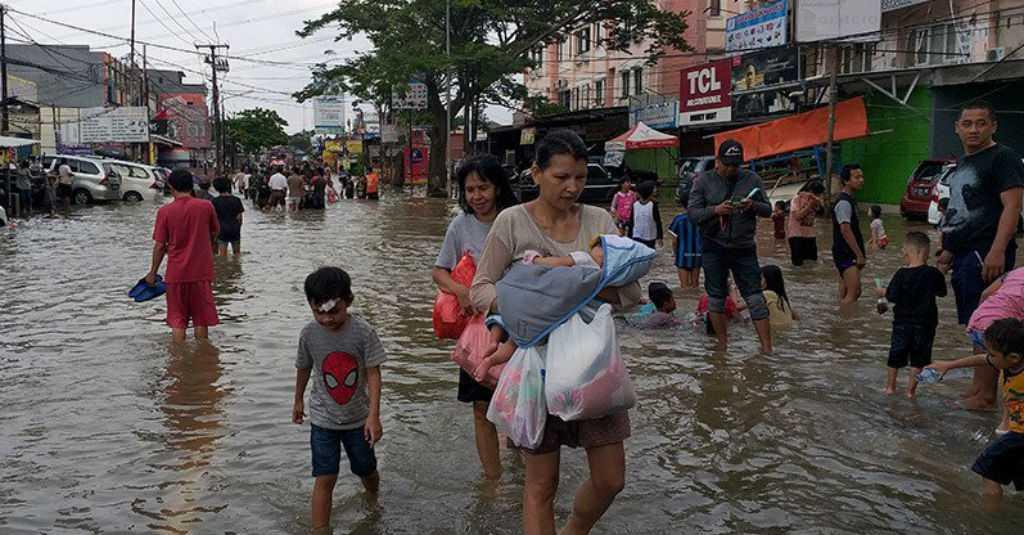 Rupiah Tetap Melemah Meski Inflasi Terkendali