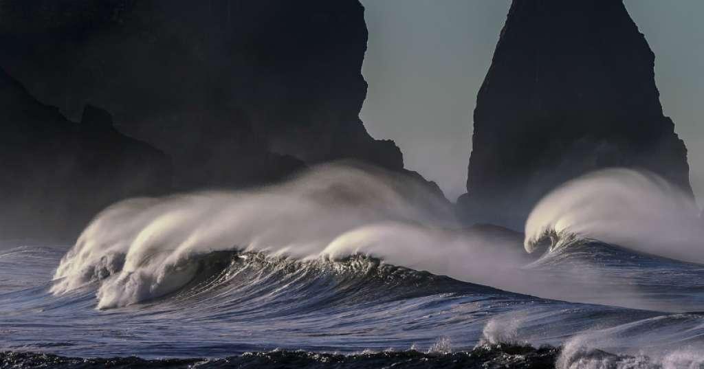 BMKG Keluarkan Peringatan Gelombang 2,5-4 Meter Diprediksi Terjadi Hari Ini