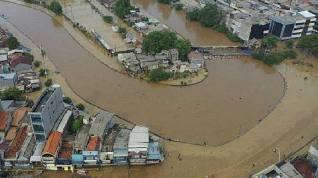 Saat Nadiem Makarim 'Terseret' Banjir yang Melanda Jabodetabek