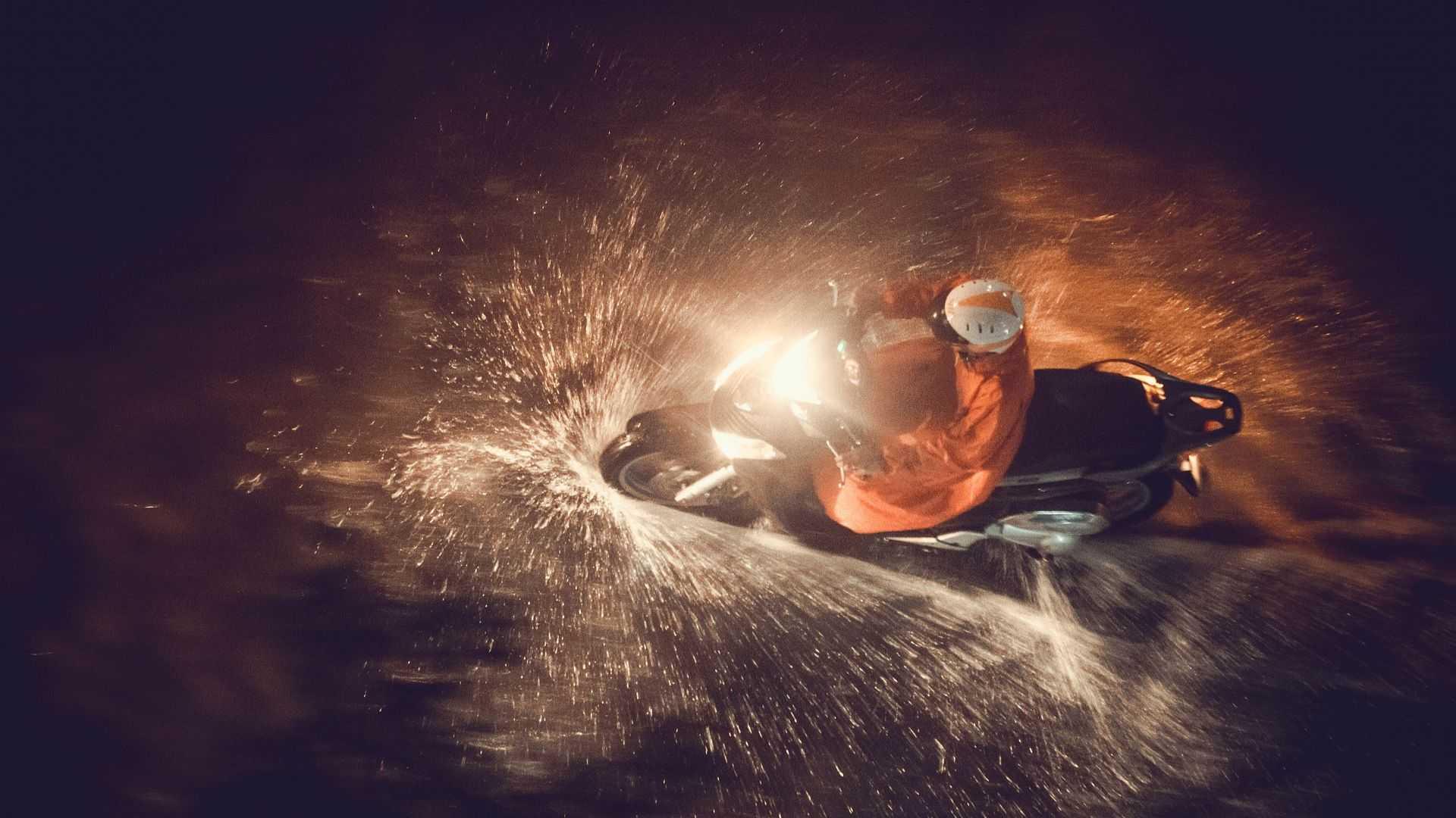 7 Hal yang Harus Diperhatikan Pengendara Motor pada Musim Hujan