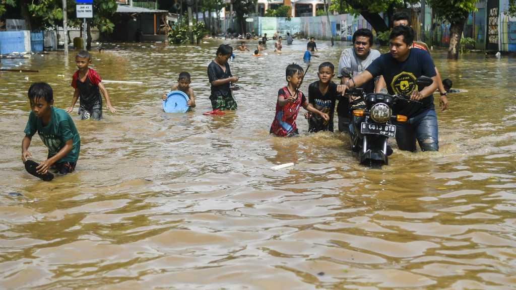 Korban Tewas Banjir dan Longsor Jabodetebek Menjadi 53 Orang