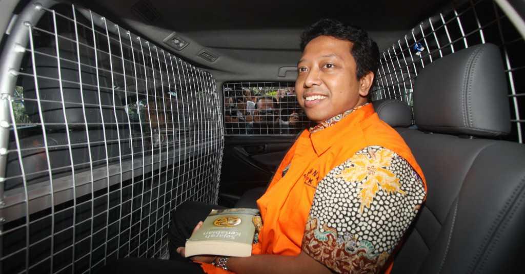 Romahurmuziy Dituntut 4 Tahun Penjara