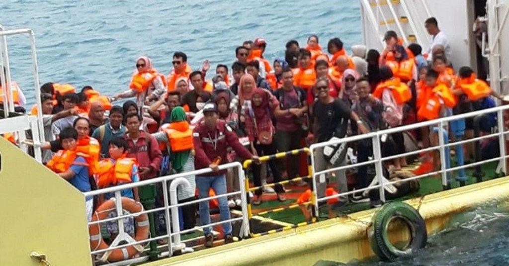 Akibat Cuaca Buruk, Wisatawan di Karimunjawa Tertahan