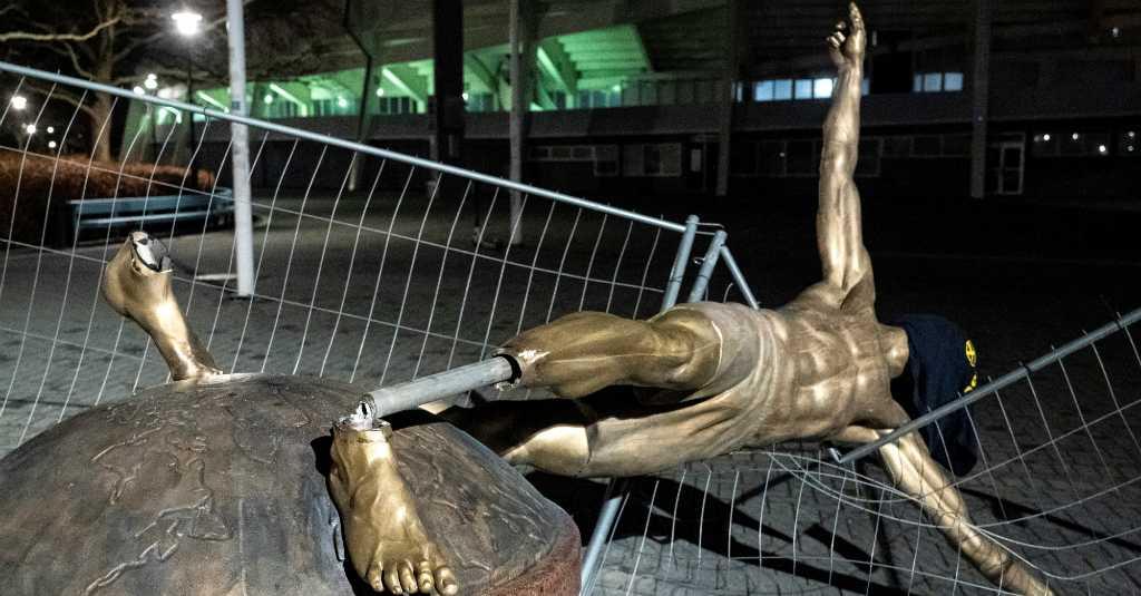 Dan Akhirnya, Patung Ibrahimovic Tersungkur