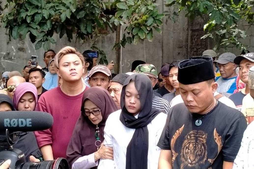 Ungkapan Kerinduan Putri Delina Anak Sule Kepada Mendiang Ibunya