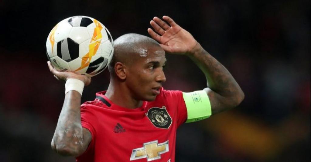 Minati Ashley Young, Inter Milan Lobi MU