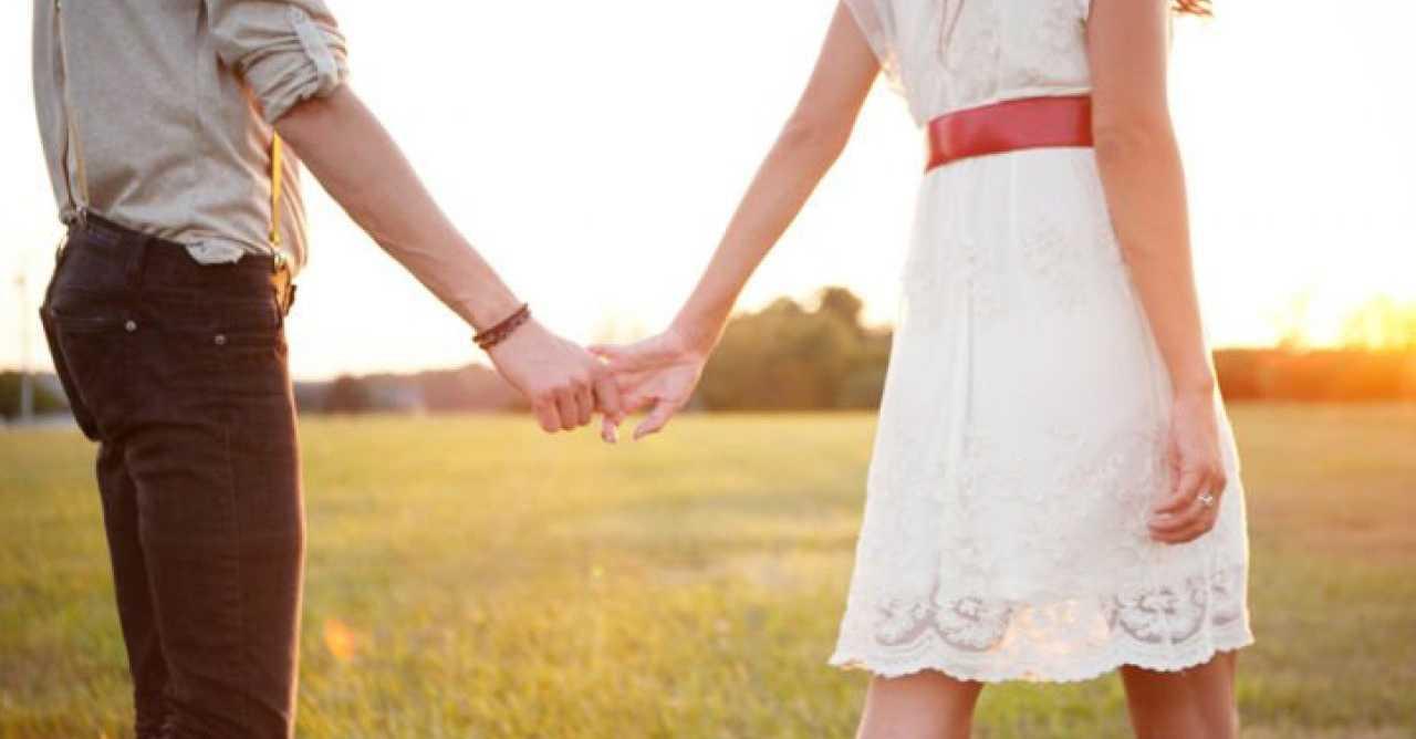 Jangan Baper Dulu! Wanita yang Caper Belum Tentu Mencintaimu