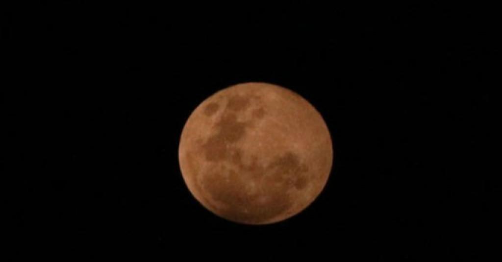 LAPAN Sebut Gerhana Bulan Penumbra Berpotensi Picu Banjir Rob