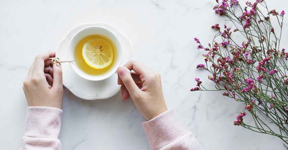 Kebiasaan Minum Air Lemon Panas di Pagi Hari Ternyata Bisa Merusak Gigi