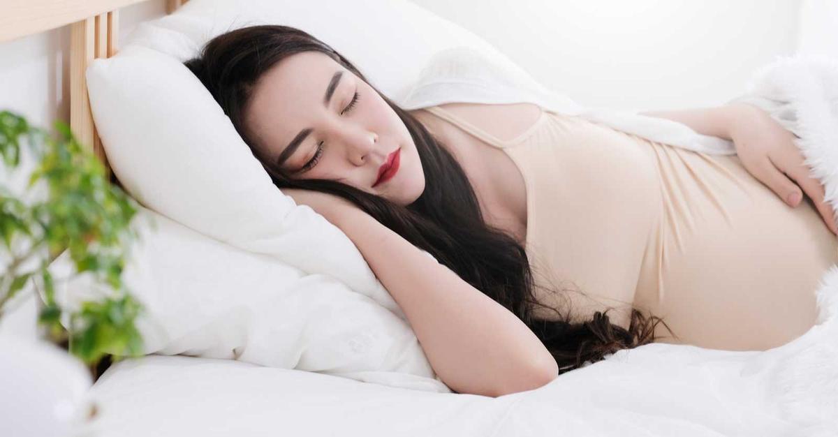 Jangan Asal Tidur, Posisi Tidur Ini Berbahaya Bagi Ibu Hamil