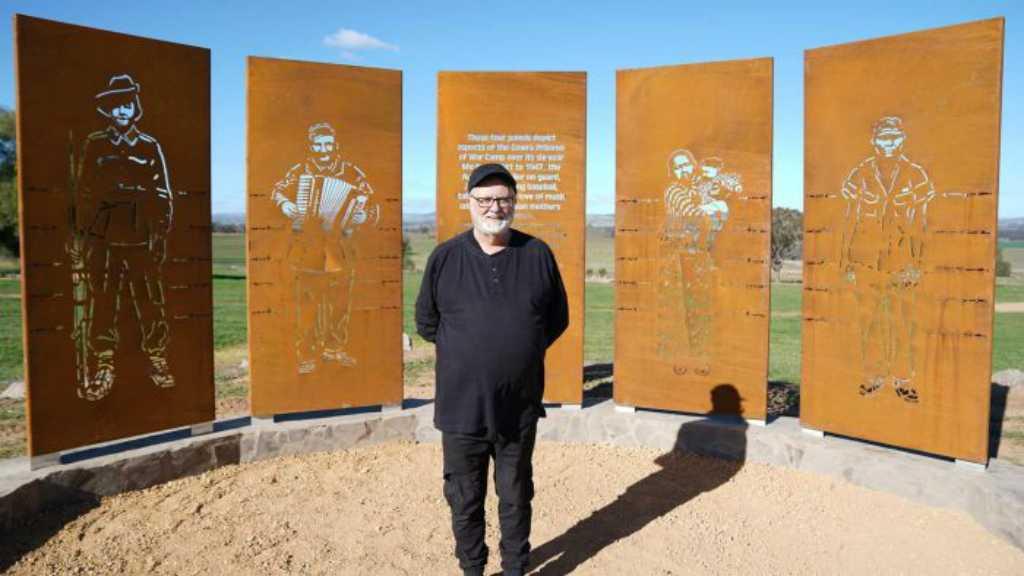 Ada Sosok Berkebaya Gendong Anak di Ukiran Monumen Australia, Siapa Dia?
