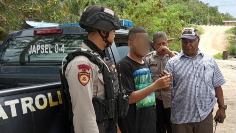 Lagi Asyik Nongkrong di Pantai, Pemuda Ini Diciduk Polisi Gara-gara Bawa...