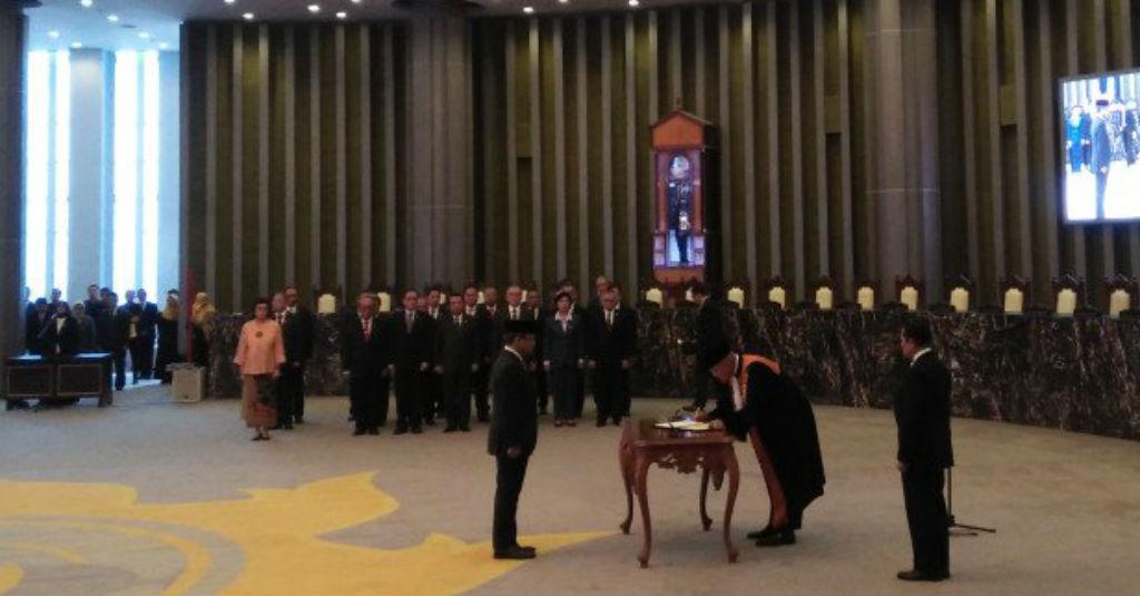 Wakil Sri Mulyani Dilantik Jadi Dewan Komisioner OJK