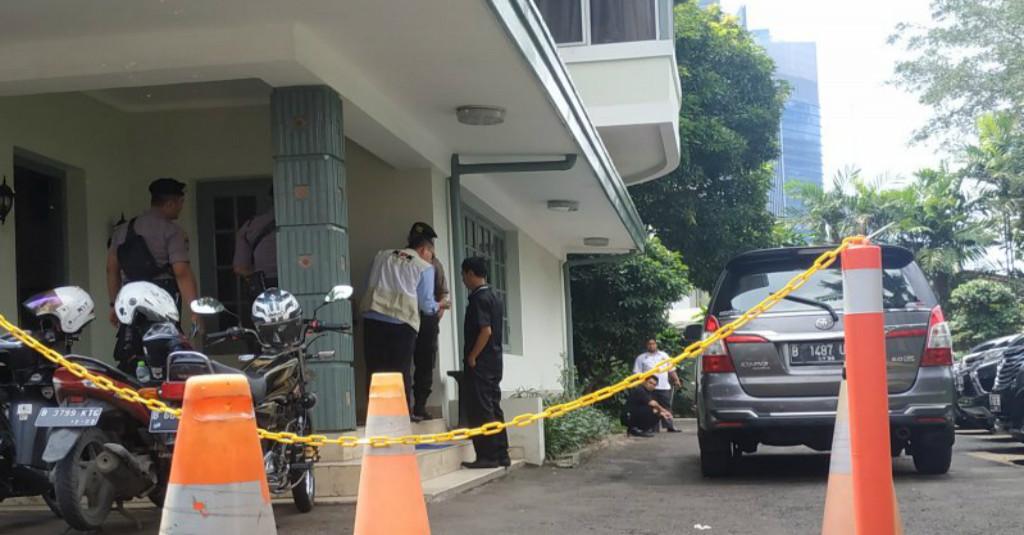 KPK Geledah Ruang Kerja Wahyu Setiawan Selama 8 jam