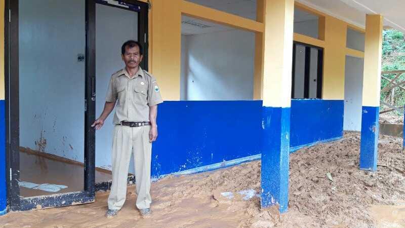 Masih Terisolir, Pelajar di Lebaksitu Sudah Seminggu Tak Bersekolah