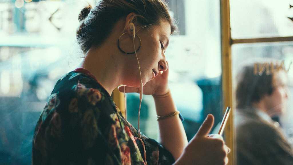 6 Alasan Kenapa Mendengarkan Musik Diperjalanan Baik untuk Dilakukan