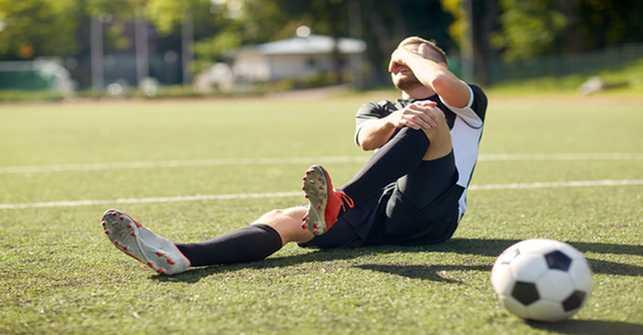Begini Cara Mencegah Cedera Engkel Saat Bermain Sepakbola