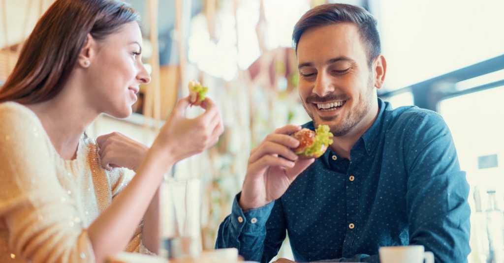 Ini Alasan Mengapa Pria Makan Lebih Banyak Dibanding Perempuan