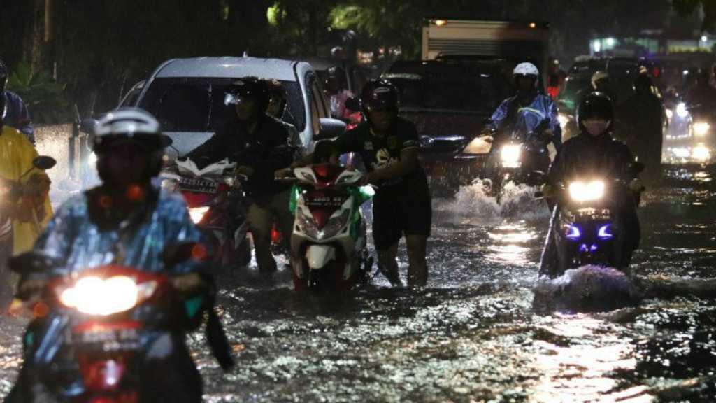 Banjir Surabaya Sudah Diprediksi, Masalahnya pada Proyek Saluran Air