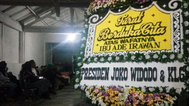 Presiden Jokowi Kirim Karangan Bunga untuk Ade Irawan