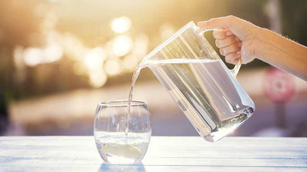 Rasakan 6 Manfaatnya, Minum Air Putih ketika Bangun Tidur