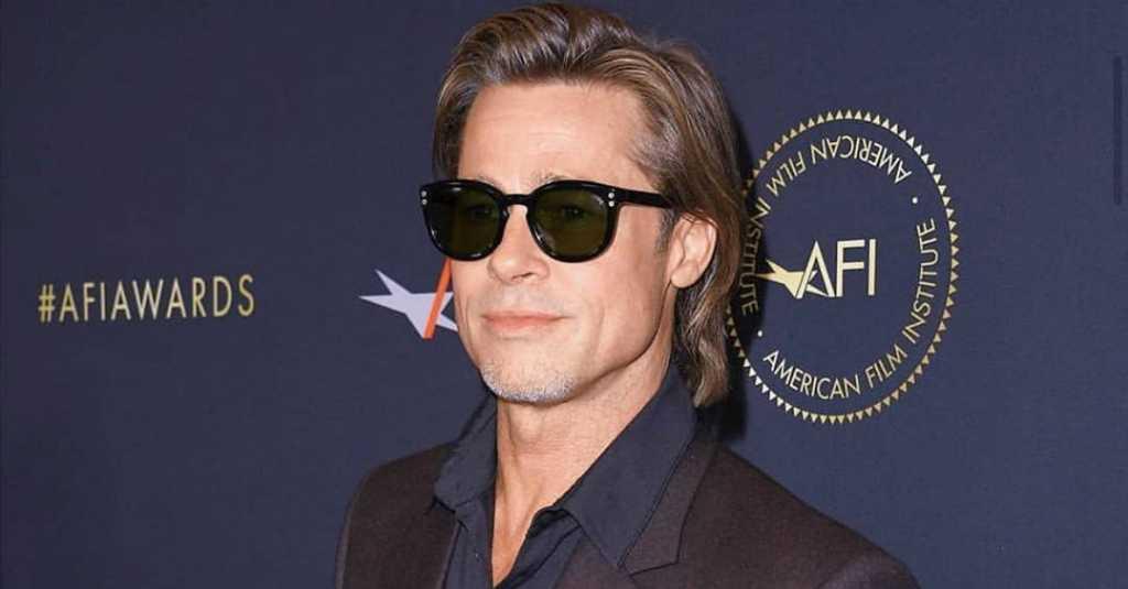 Saat Brad Pitt Pandangi Jennifer Aniston Penuh Kagum