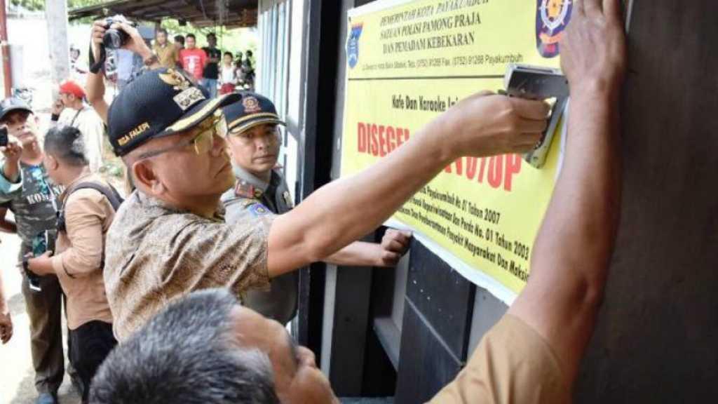 Pemkot Payakumbuh Segel Lima Kafe yang Diduga Jadi Tempat Maksiat