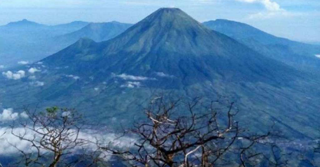 Pendakian Gunung Sindoro Akan Dibuka Kembali pada 22 Januari 2020
