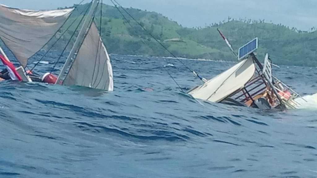 Kapal yang Ditumpangi Wartawan Istana Negara Tenggelam di Labuan Bajo