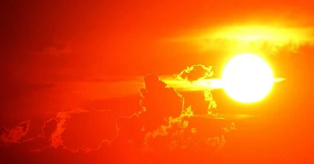 Video Fenomena Penampakan Dua Matahari di Ujung Timur dan Barat Makassar