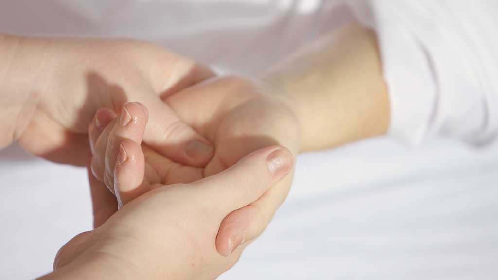 Sering Alami Mati Rasa pada Tangan? Mungkin Ini 7 Alasannya