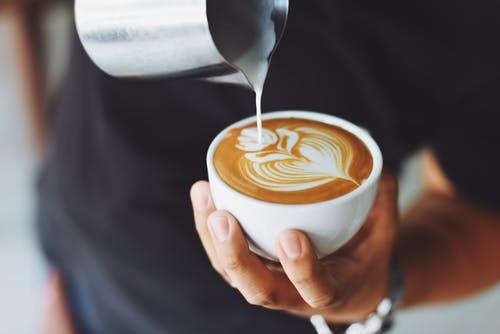 Bahaya! Ini 6 Tanda Anda Sudah Kelebihan Minum Kopi