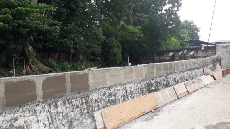 Warga Kramat Jati Galang Dana Swadaya Perbaiki Tanggul Jebol