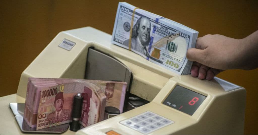 Jelang Pengumuman The Fed, Rupiah Ditutup Menguat