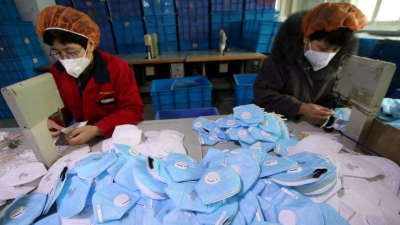 Sebuah Apotek di China Didenda karena Naikkan Harga Masker 6 Kali Lipat
