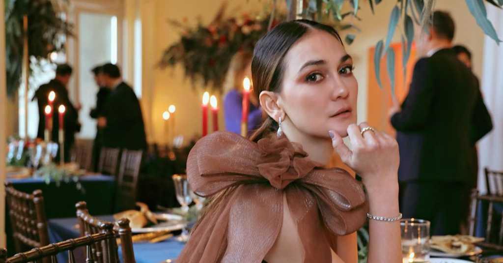 Demi Mirip Suzanna, Luna Maya 'Terbang' ke Rusia Hanya untuk Make Up