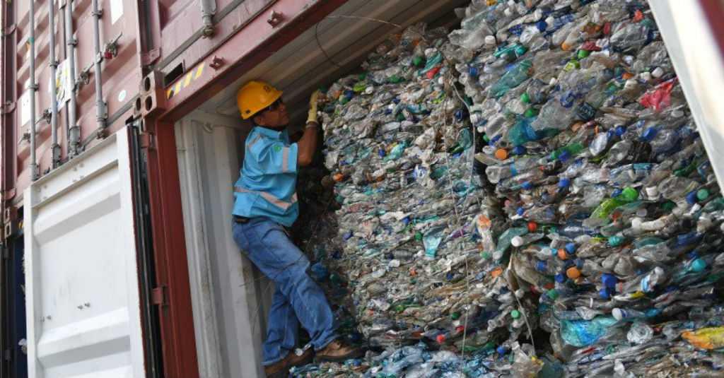 Industri Diminta Stop Impor Sampah Plastik