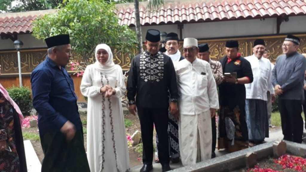 Sejumlah Pesan Penting Gus Sholah Diungkap Khofifah Indar Parawansa
