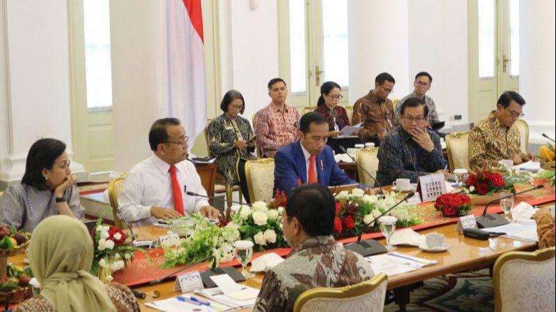 Jokowi Perintahkan Para Menteri Beri Penjelasan Virus Korona ke Masyarakat