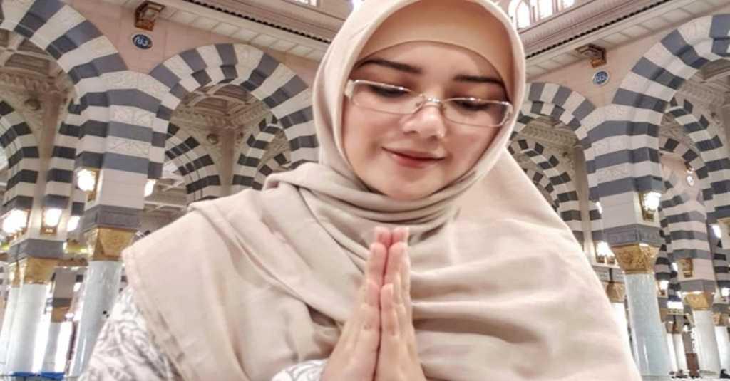 Bikin Heboh Sebut Korona Ada di Iqra, Istri Opick Minta Maaf
