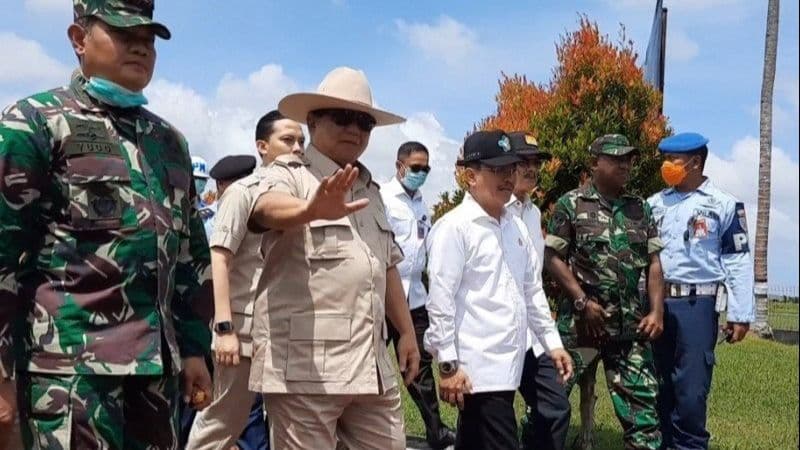 Prabowo dan Terawan Disambut Gembira WNI dari Wuhan di Natuna