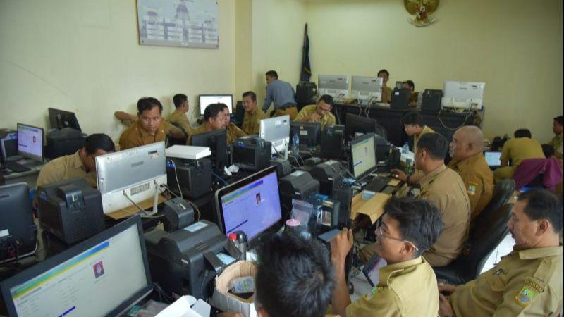 Dapat Ratusan Ribu Blangko, Pemkab Bekasi Cetak Massal E-KTP