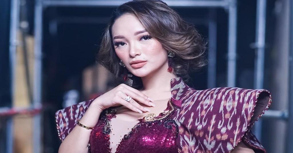 Dikabarkan Sudah Bertunangan, Zaskia Gotik Malah Tertawa