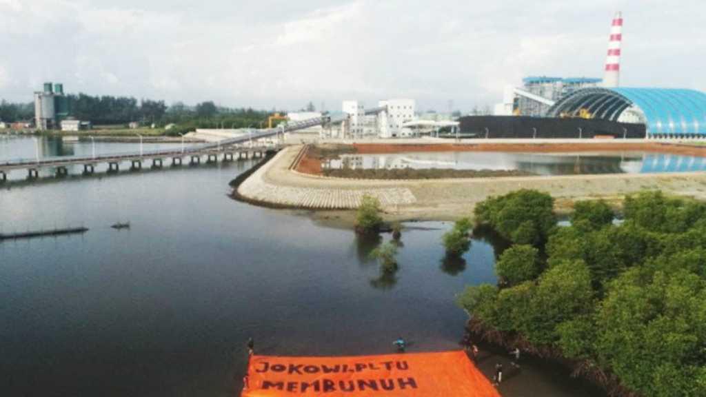 Spanduk 'Jokowi, PLTU Membunuh Laut Kami' Sambut Kedatangan Sang Presiden