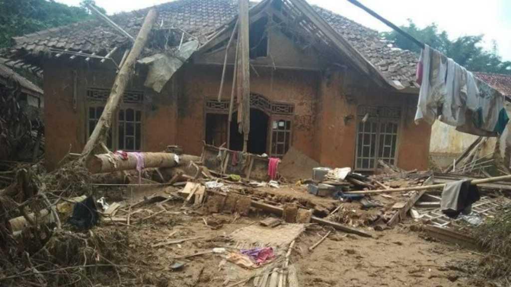 Diterjang Banjir Hebat, Kampung di Lebak Kondisinya Seperti Kampung Hantu