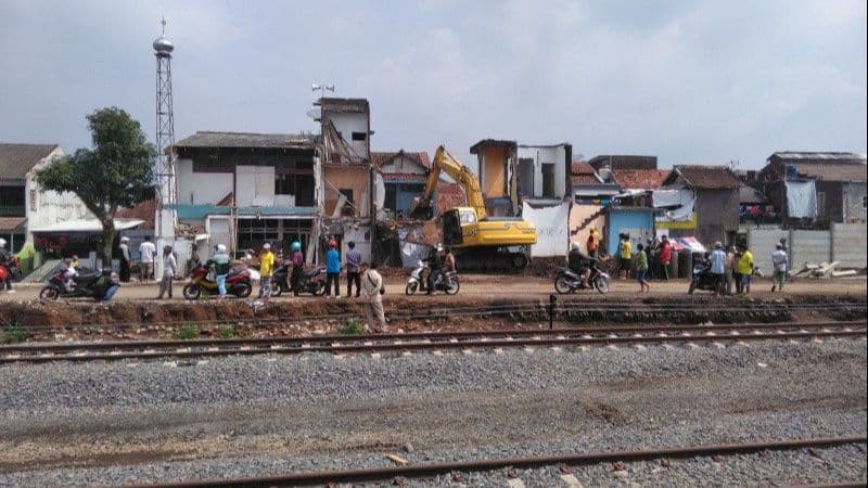 Sebuah Mortir Ditemukan saat Proses Penggalian Reaktivasi Jalur KA Garut
